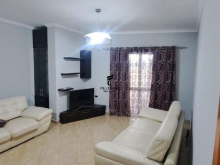 APARTAMENT ME QERA 1+1 RRUGA KONGRESI I MANASTIRIT 42.000 LEKE FH-68975