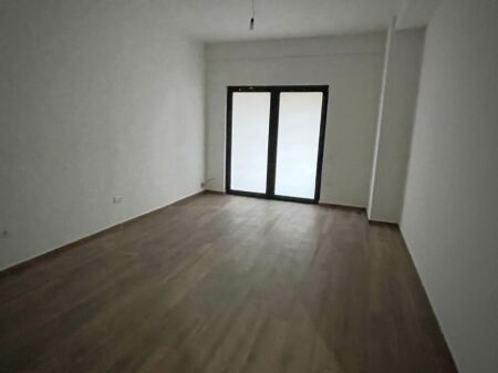 Zyre me Qera tek Farmacia 10 (ID BZ2460) Tirane.