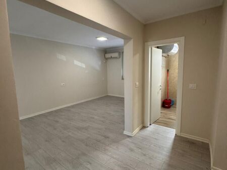 Office For Rent 1+1 Near 21 December (ID BZ2917) Tirana