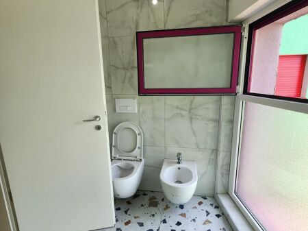 Jepet me Qira: Super Garzonjere (📍 Kompleksi Magalem në Ali Demi )✨️ 36,000 Leke/Muaj (përfshirë Administrimin & Internetin)✨️