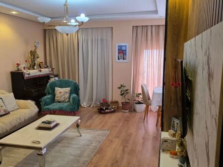 Shitet..! Apartament 2+1+2 , Verandë, Depo, Oborr, Garazh...