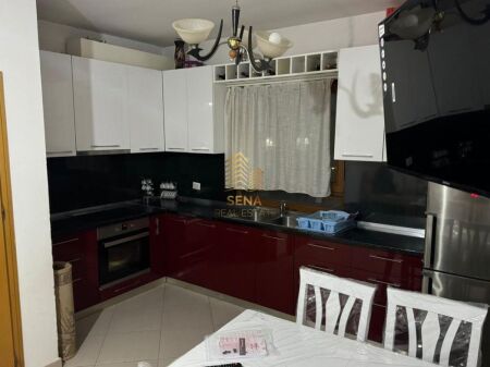 Qira, Apartament 2+1+BLK, Stacioni Trenit, 40,000 Lek/Muaj