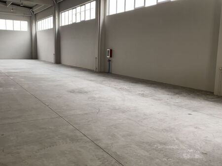 🏭 WAREHOUSE FOR RENT – TIRANA–DURRËS HIGHWAY (NEAR QTU)