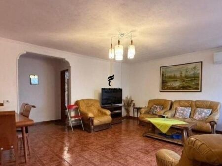 ZYRE ME QERA 100 M2 ZOGU I ZI 900 EURO FH-68953