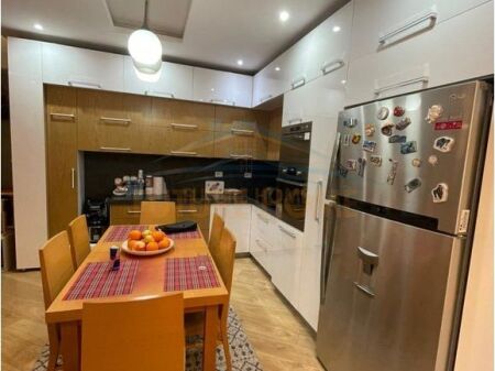 Shitet, Apartament 2+1+2, Rezidenca Sona, Liqeni i Thate, Tirane