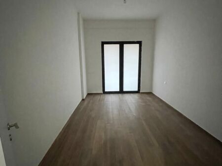 Zyre me qera , Farmacia 10