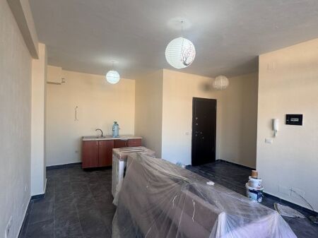 Shitet apartament garzoniere qe mund te konvertohet në 1+1📍Astir