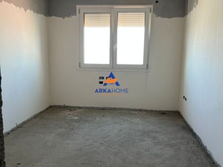 SHITET APARTAMENT 3+1+2+VERANDE "VILA L, 5 MAJ" 44800000 LEKE