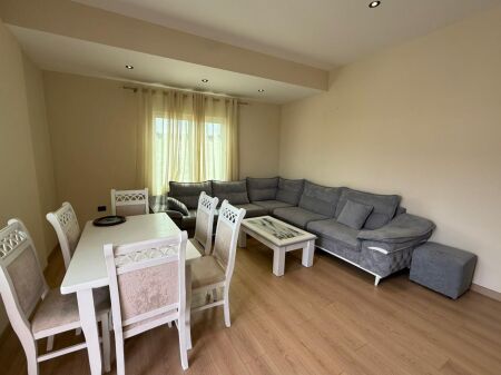 JAPIM ME QIRA APARTAMENT 2+1 + POST PARKIMI TE AMBASADA TURKE !