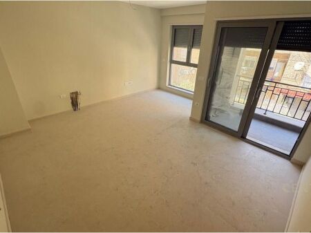 Apartament 1+1 per shitje tek Shkolla e Kuqe