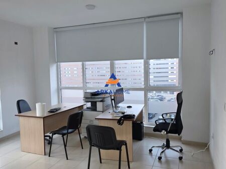 JEPET ME QERA AMBIENT PËR ZYRA 65M2 "RRUGA JORDAN MISJA, BULEVARDI I RI, TIRANË" 500 EURO