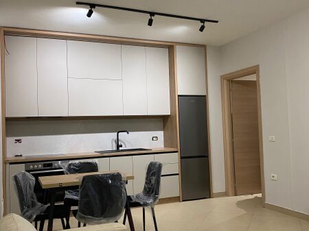 2+1,i mobiluar per here te pare,rruga peti liqeni,650 euro