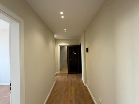 Shitet Apartament 2+1