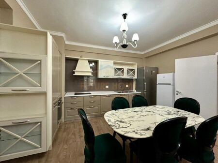 Qera, Apartament 3+1+2, Kopshti Botanik