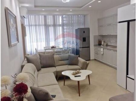 Apartment for rent in Komuna e Parisit