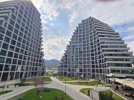 Jepet per Qira zyre te "Lake View"!