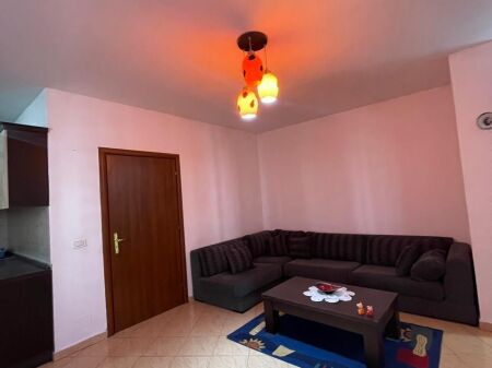 Apartament 1+1 per qira prane Pallatit me Shigjeta