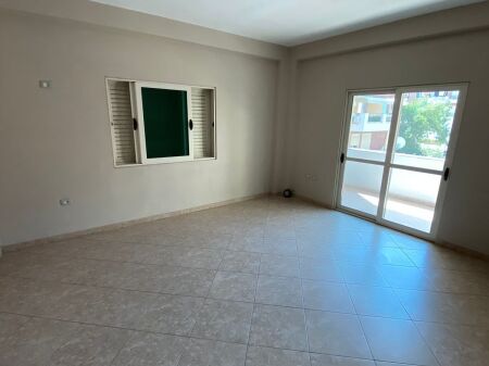 JEPET ZYRE ME QERA 3+1 KOMUNA E PARISIT