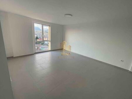 Affitto, Appartamento 2+1+balcone, Vuoto, Via Dibres, 40.000 Leke/mese