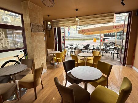 Tek Komuna e Parisit, Shitet Ambient Biznesi Me Verandë & Pranë Rrugës Kryesore!