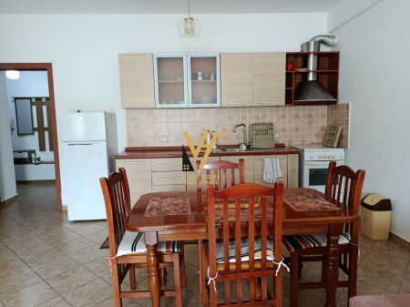 JEPET APARTAMENT 1+1 ME QERA TE RR. RIZA CEROVA 50.000 LEKE