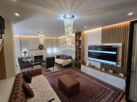 Vilë 3-katëshe me qera në Bërzhitë