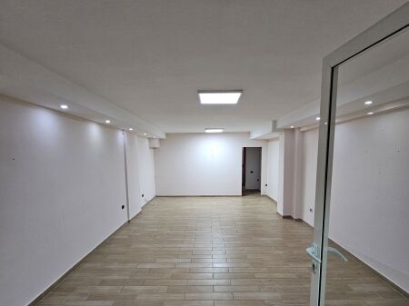 Qera | Ambjent Biznesi | Ish Ekspozita | 600 €/muaj