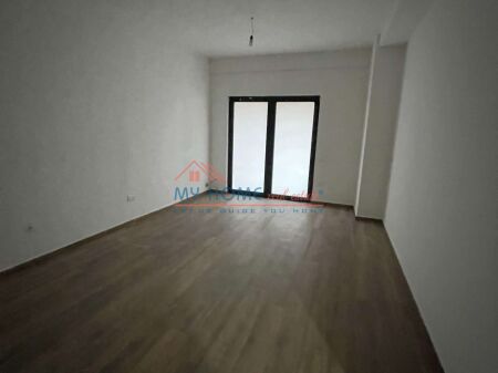 Zyre me Qera Farmacia 10 Tirane