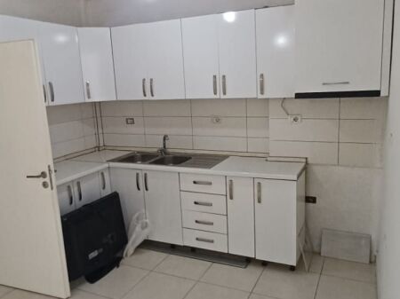 Xhamllik, Nikolla Zoraqi St. apartment 3+1+2 for rent, partially furnished 40,000Leke