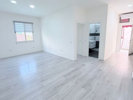 JEPET ME QERA AMBIENT BIZNESI TEK KAZAZI, DURRES