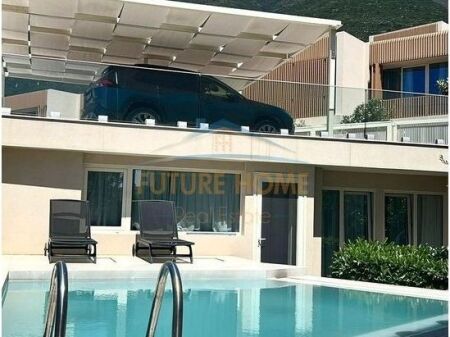 Në Shitje, Vila e Bashkangjitur + Shtëpi Mysafiri, Green Coast Residence