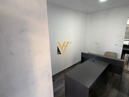 JEPET ZYRE 15 M2 ME QIRA TE KOMUNA E PARISIT 15.000 LEKE