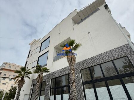 SHITET GODINE TREKATËSHE 380M2 "VLORE' 900.000 EURO