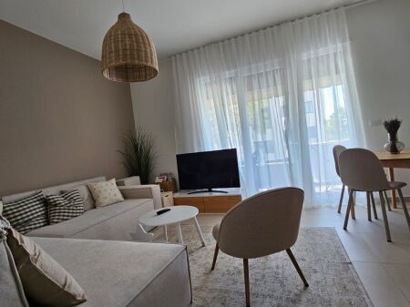 🏝️ Solo 100 m dal mare – Appartamento 1+1 in Vendita ✨  📍 Valamar Residence – Baia di Lalëz