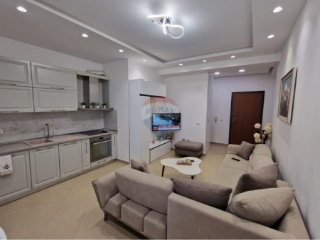 Apartment for rent 1+1 at Komuna e Parisit