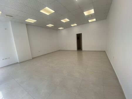 Negozio in Affitto ad Astir !