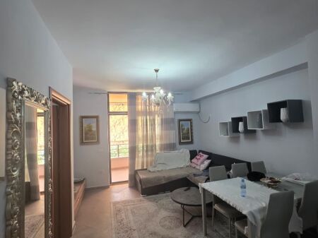 Jepet me qira 1+1 ASTIR FRATARI 450€ i diskutushem