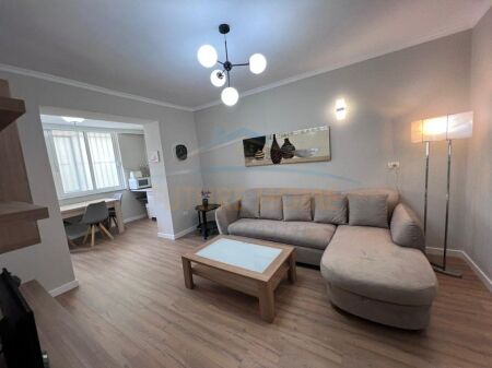 Qera, Apartament 2+1, Blloku, Tiranë.