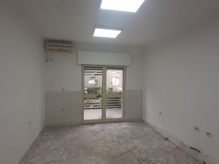 VENDITA AMBIENTE PER UFFICIO VIA MYSLYM SHYRI VICINO AL TRIBUNALE CIRCONDARIALE