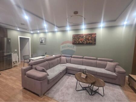 Jepet me Qira Apartament 2+1+2 te Rruga Elbasanit