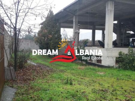 Shops for sale on the Tirana-Durres Highway, near the Agro-Food Industrial Market in Tirana (ID 4181069)