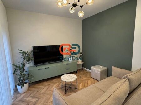 Tek Rruga e Kavajes, Shitet Super Apartament 1+1, Totalisht I Investuar !!