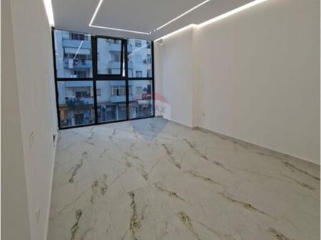 Zyrë - Për Qira - Bulevardi Migjeni, Tiranë