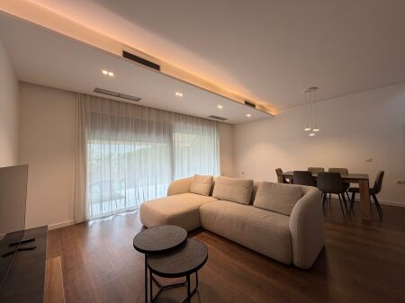 Vilë 3+1+oborr+garazhd me qera në ne TEG - MULLET