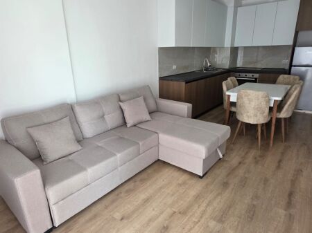 AFFITTASI 2+1 UNIVERS CITY + POSTO AUTO (500€)