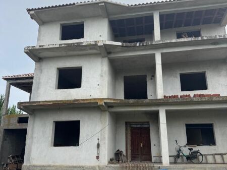 Shitet Ndërtesë 3-Katëshe – Spitallë, Durrës