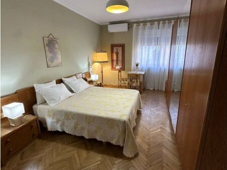 Jepet me qira apartament 1+1 te Tregu Çam, përballë Bankës së Shqipërisë.