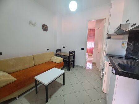 Apartment on the 3rd floor. 1 minute from Concord Center, fully equipped. Internet, etc.