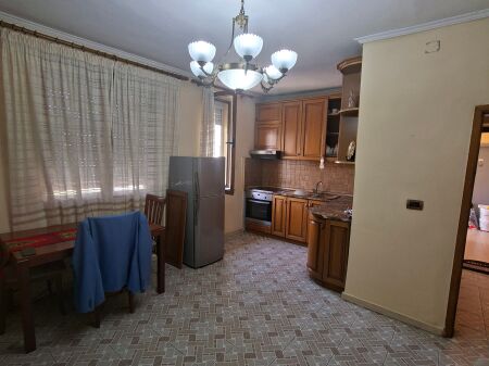 VENDESI APPARTAMENTO 3+1+PAPAFINGO VICINO AL 21 DICEMBRE