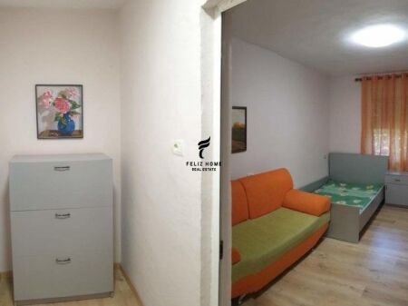 MONOLOCALE IN AFFITTO 50 M2 VIA MUHAMET GJOLLESHA 30.000 LEKE FH-69114